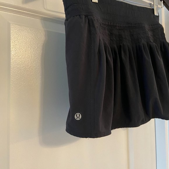 Lululemon black tennis skirt size 8 - Picture 5 of 9